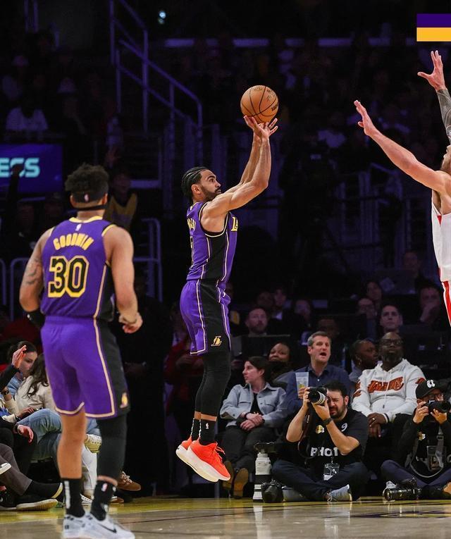 NBA季后赛次轮火花四溅,勇士力克湖人晋级的简单介绍 NBA季后赛次轮火花四溅,勇士力克湖人晋级的简单介绍
