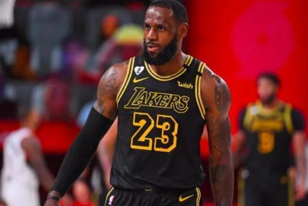 世俱杯决赛-福斯特队挫败对手,险胜对手