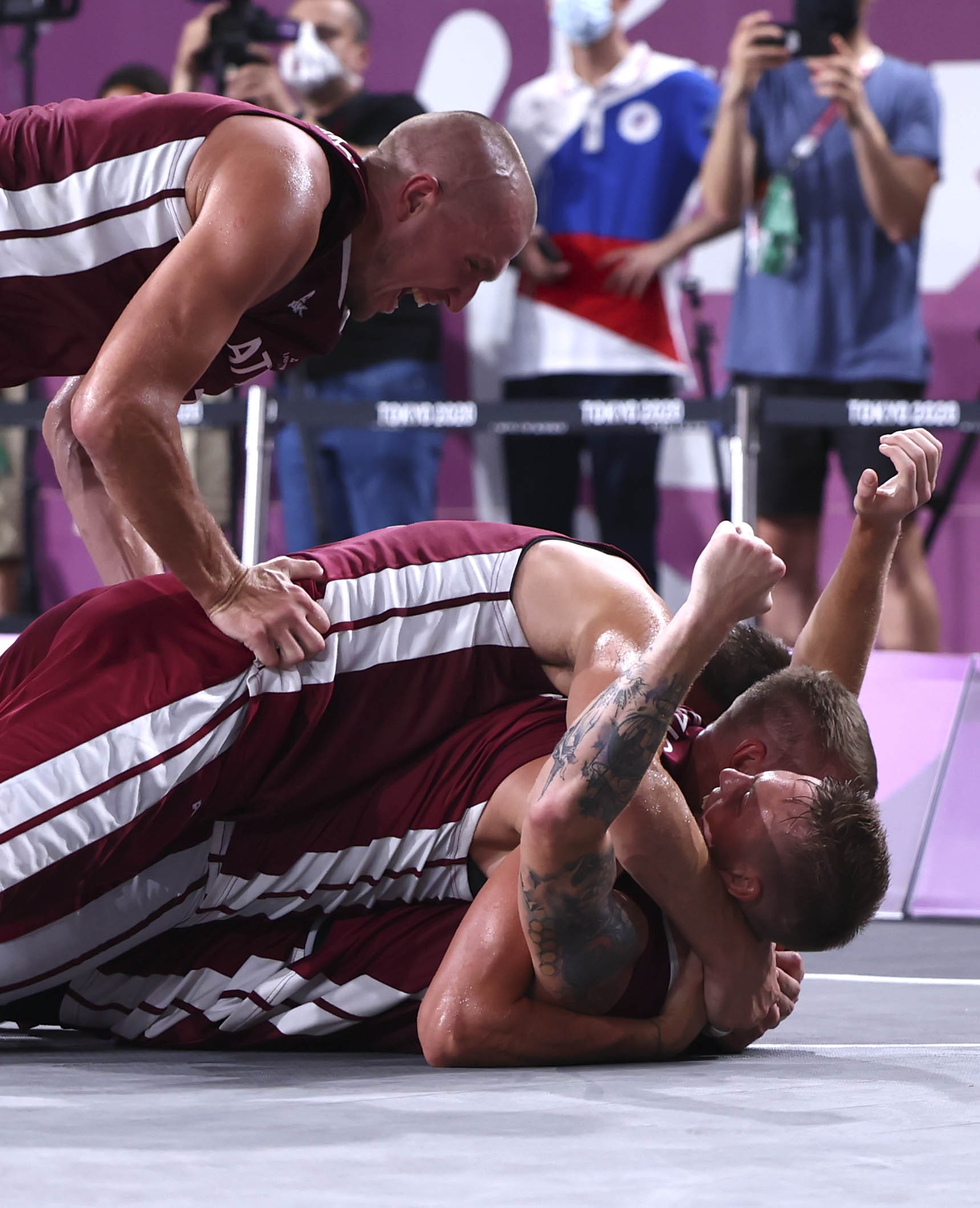 捷克队在与拉脱维亚的比赛中控制局面 捷克队在与拉脱维亚的比赛中控制局面