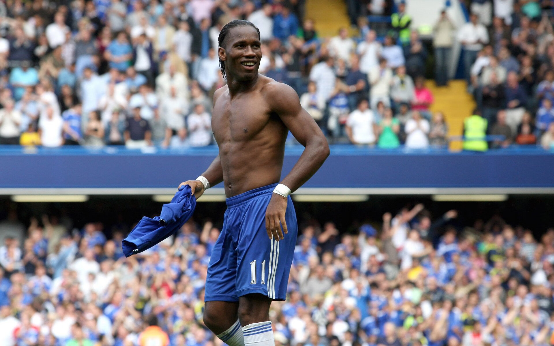 世俱杯-火红与鲜红,那个夜晚,两个赛场同一种胜利的脉搏